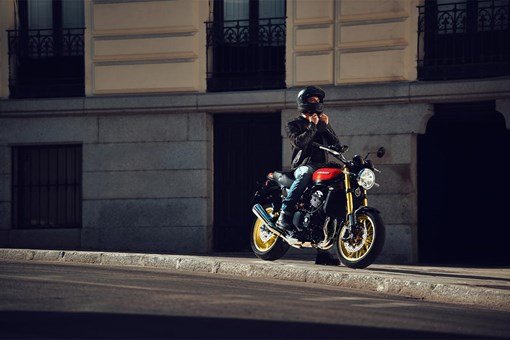 2027 Kawasaki Z900RS SE
