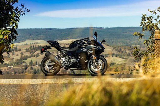 2026 Kawasaki NINJA 500 - Metalic Flat Spark image 7